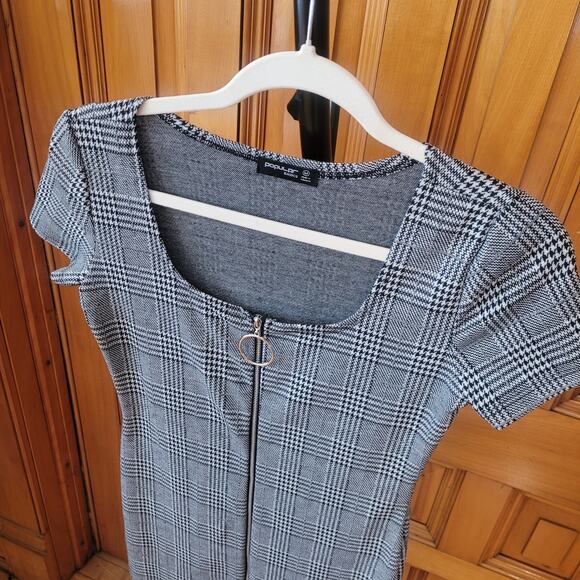 Popular Basics Gray Plaid Bodycon Short-Sleeve Dress M Gingham-Inspired School - Picture 5 of 8